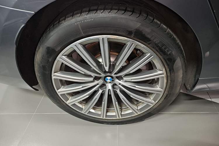 Used BMW 6 Series GT 2019 630i Luxury Design Package Right Rear Wheel Hub