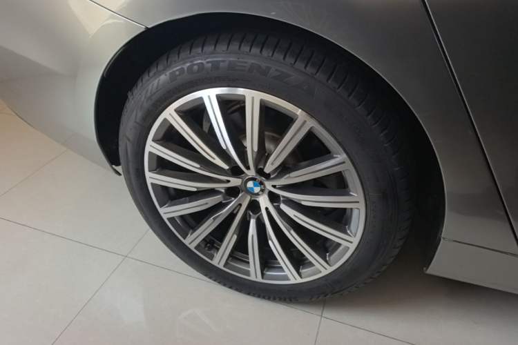 Used BMW 6 Series GT 2019 630i Luxury Design Package Right Rear Wheel Hub