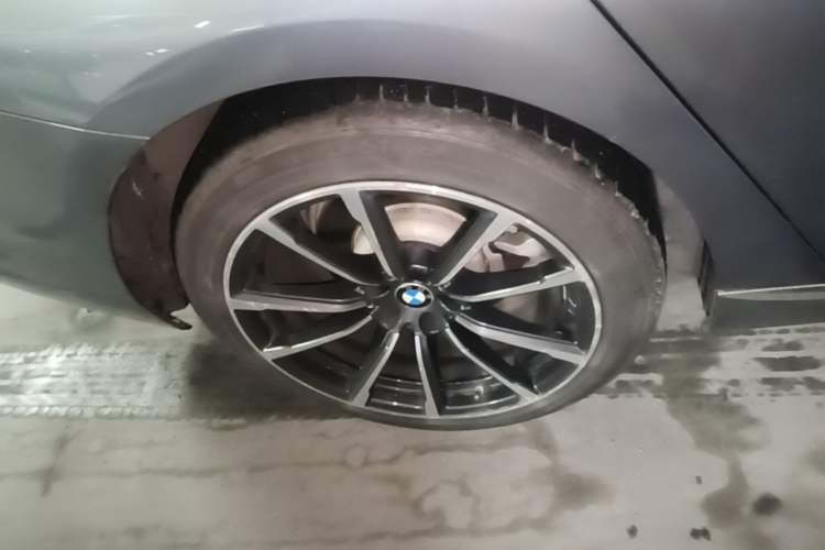 Used BMW 6 Series GT 2019 630i Luxury Design Package Right Rear Wheel Hub