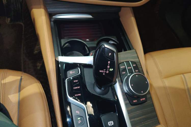 Used BMW 6 Series GT 2019 630i Luxury Design Package Gear Lever