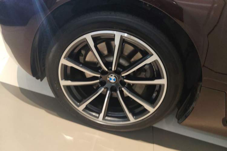 Used BMW 6 Series GT 2019 630i Luxury Design Package Left Front Wheel Hub