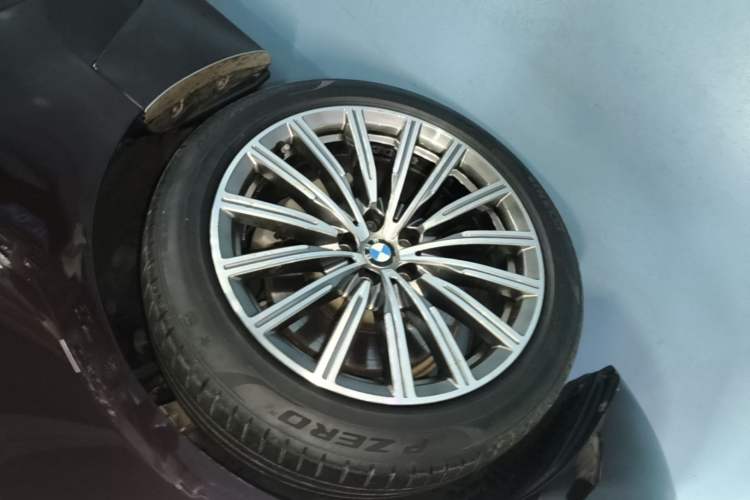 Used BMW 6 Series GT 2019 630i Luxury Design Package Left Front Wheel Hub