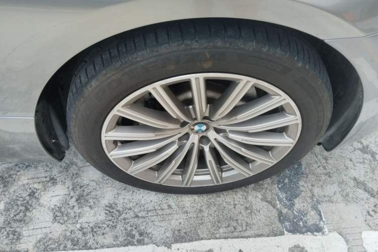 Used BMW 6 Series GT 2019 630i Luxury Design Package Right Front Wheel Hub