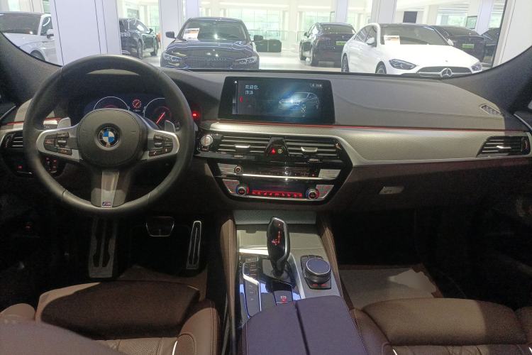 Used BMW 6 Series GT 2019 630i M Sport Touring Edition Center Console