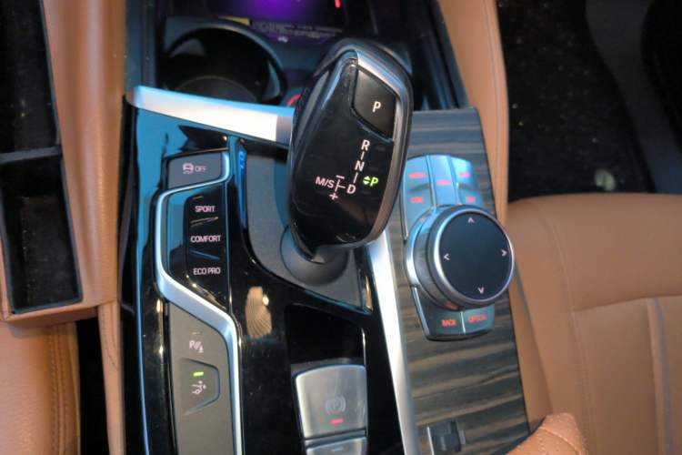 Used BMW 6 Series GT 2019 630i Luxury Design Package Gear Lever