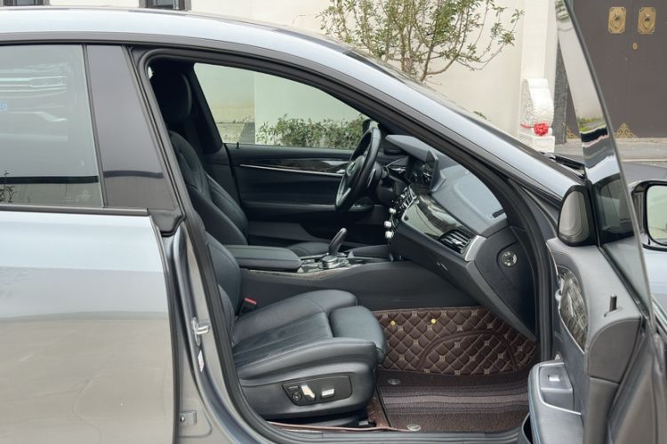 Used BMW 6 Series GT 2019 630i M Sport Package Interior 9