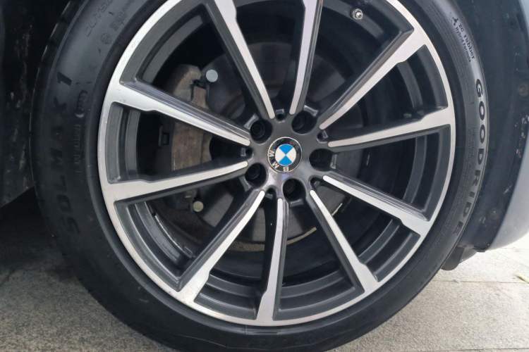 Used BMW 6 Series GT 2019 630i Luxury Design Package Right Front Wheel Hub