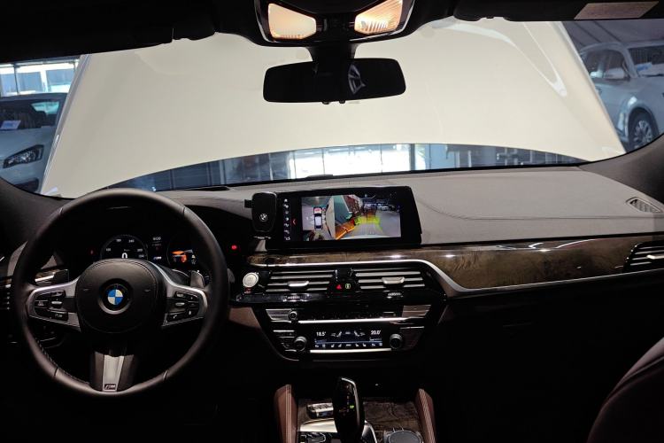 Used BMW 6 Series GT 2019 630i M Sport Touring Edition Center Console