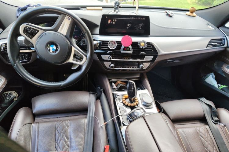 Used BMW 6 Series GT 2019 630i M Sport Touring Edition Center Console