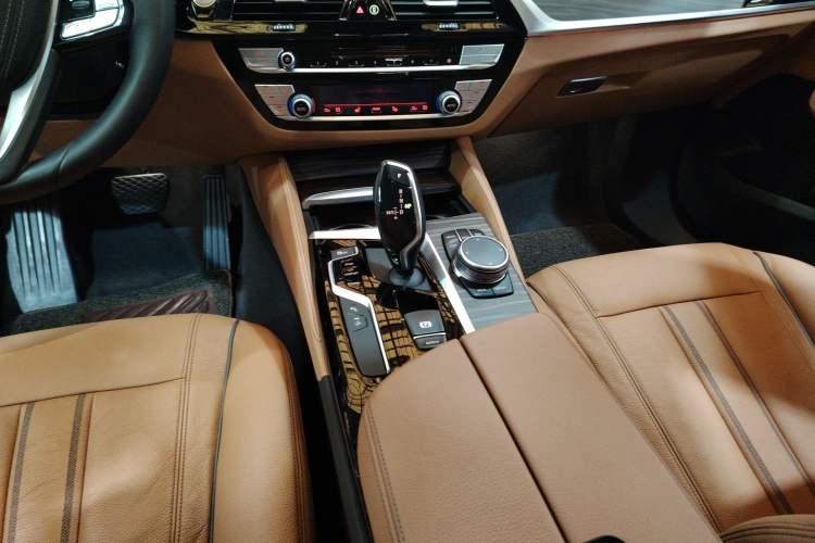 Used BMW 6 Series GT 2019 630i Luxury Design Package Gear Lever