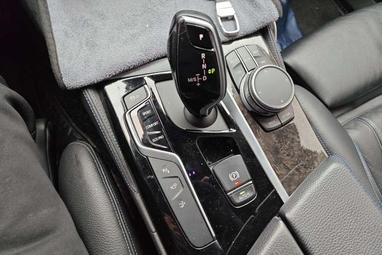 Used BMW 6 Series GT 2019 630i M Sport Package Gear Lever
