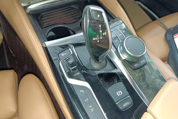 Used BMW 6 Series GT 2019 630i M Sport Package Gear Lever