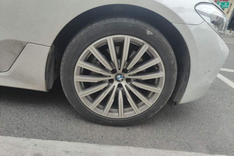 Used BMW 6 Series GT 2019 630i Luxury Design Package Right Front Wheel Hub