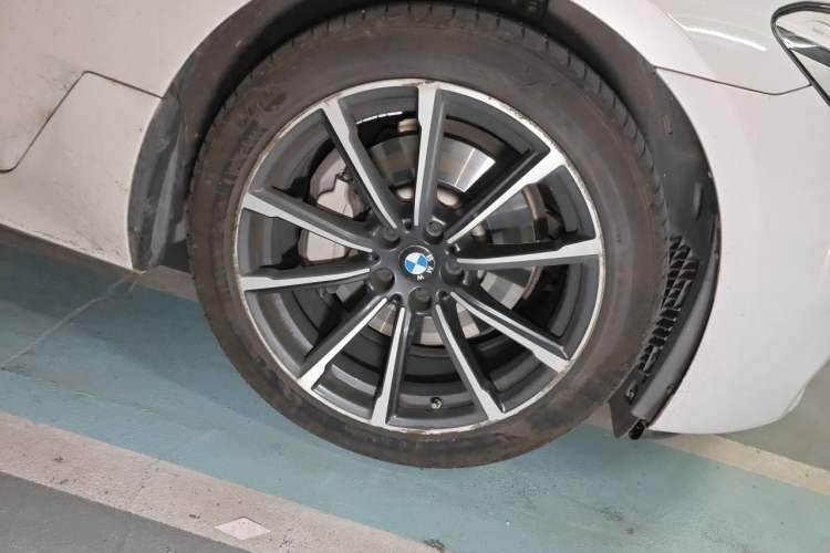 Used BMW 6 Series GT 2019 630i Luxury Design Package Right Front Wheel Hub