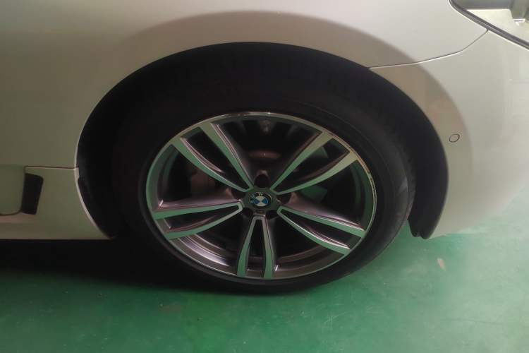 Used BMW 6 Series GT 2019 630i M Sport Package Right Front Wheel Hub