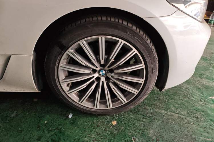 Used BMW 6 Series GT 2019 630i Luxury Design Package Right Front Wheel Hub