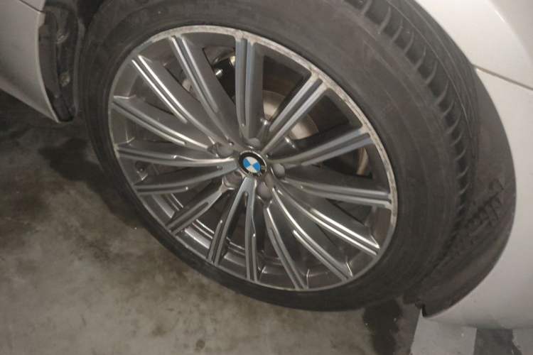 Used BMW 6 Series GT 2019 630i Luxury Design Package Right Front Wheel Hub
