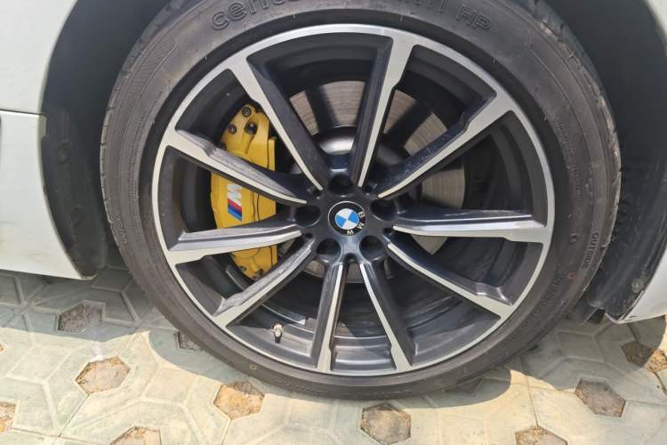 Used BMW 6 Series GT 2019 630i Luxury Design Package Right Front Wheel Hub