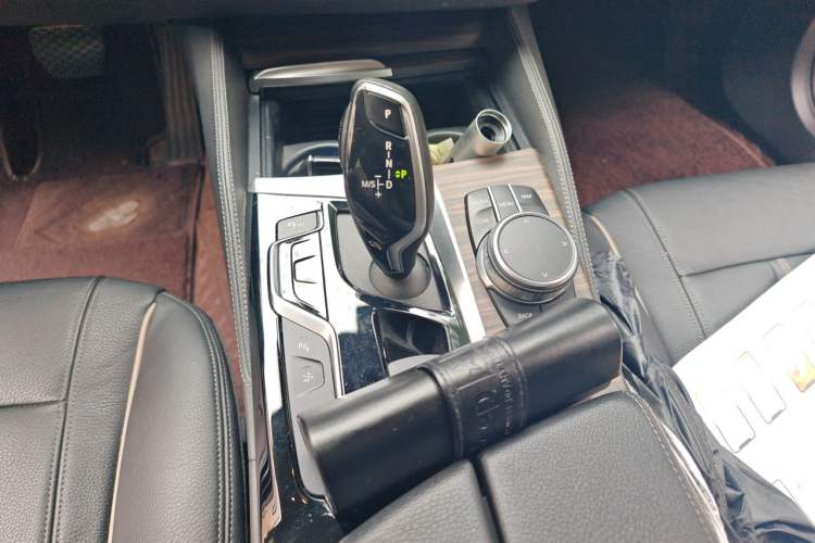 Used BMW 6 Series GT 2020 630i Luxury Design Package Gear Lever
