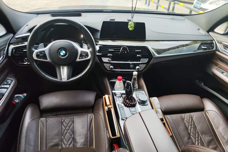 Used BMW 6 Series GT 2020 630i M Sport Touring Edition Center Console