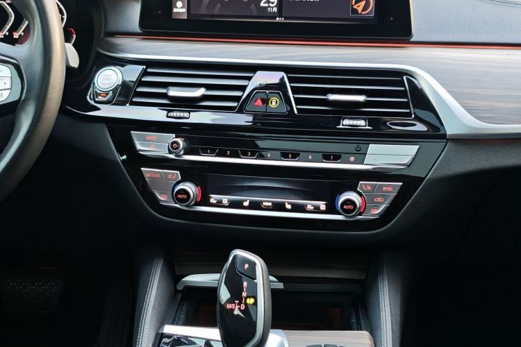 Used BMW 6 Series GT 2020 630i Luxury Design Package Interior 4