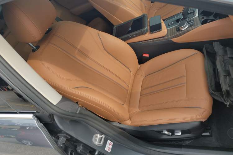 Used BMW 6 Series GT 2020 630i Luxury Design Package Right Front Seat