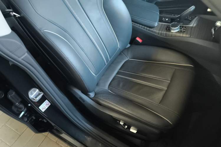 Used BMW 6 Series GT 2020 630i Luxury Design Package Right Front Seat