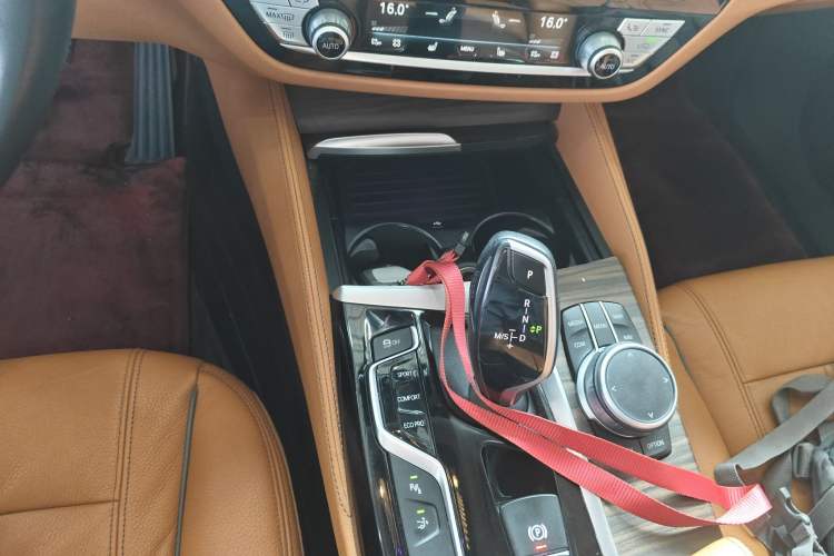 Used BMW 6 Series GT 2020 630i Luxury Design Package Gear Lever