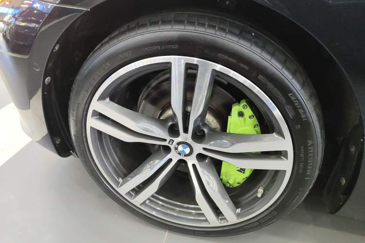 Used BMW 6 Series GT 2021 Restyled 630i M Sport Package Left Front Wheel Hub