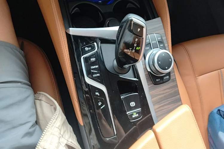 Used BMW 6 Series GT 2021 Updated 630i Luxury Design Package Gear Lever