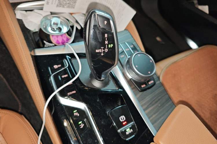 Used BMW 6 Series GT 2021 630i Luxury Design Package Gear Lever
