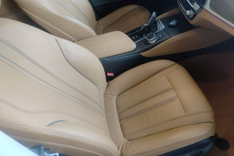 Used BMW 6 Series GT 2021 630i Luxury Design Package Right Front Seat