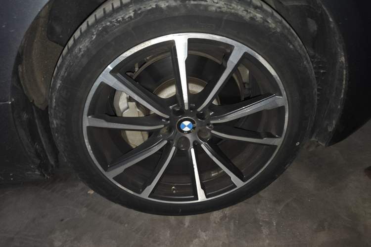 Used BMW 6 Series GT 2021 630i Luxury Design Package Right Front Wheel Hub