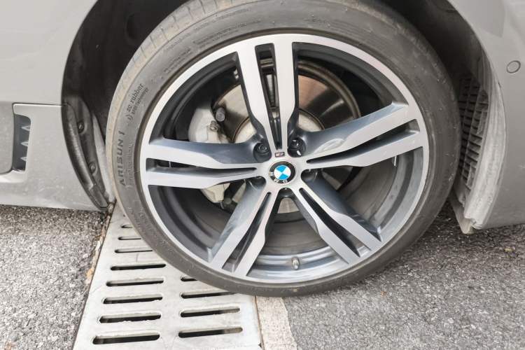 Used BMW 6 Series GT 2021 630i M Sport Package Right Front Wheel Hub
