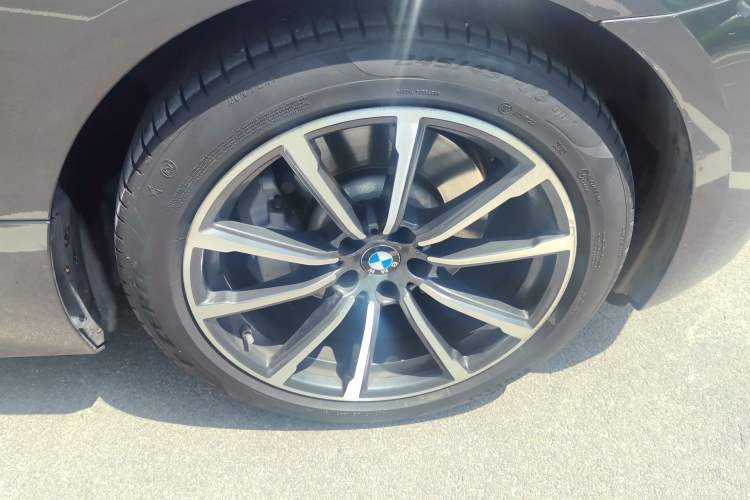 Used BMW 6 Series GT 2021 630i Luxury Design Package Right Front Wheel Hub