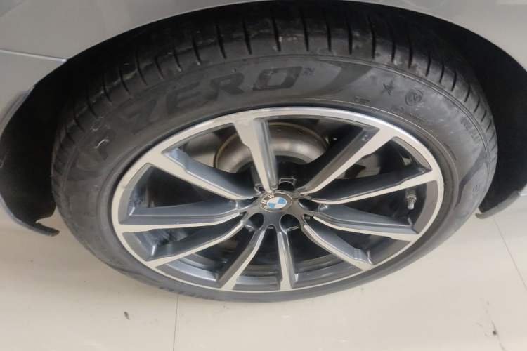 Used BMW 6 Series GT 2021 630i Luxury Design Package Right Rear Wheel Hub