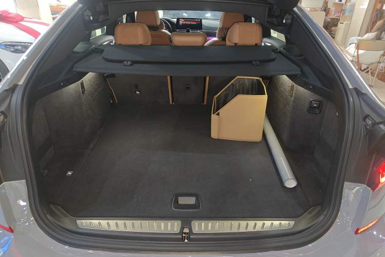 Used BMW 6 Series GT 2021 630i M Sport Package Trunk