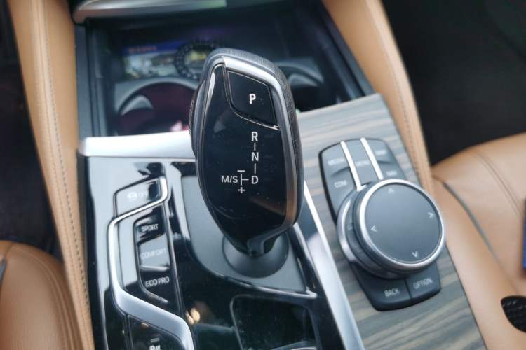 Used BMW 6 Series GT 2021 Updated 630i Luxury Design Package Gear Lever