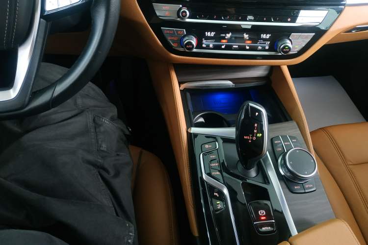 Used BMW 6 Series GT 2021 Updated 630i Luxury Design Package Gear Lever