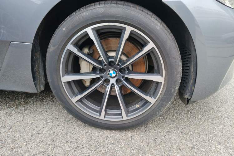 Used BMW 6 Series GT 2021 630i Luxury Design Package Right Front Wheel Hub