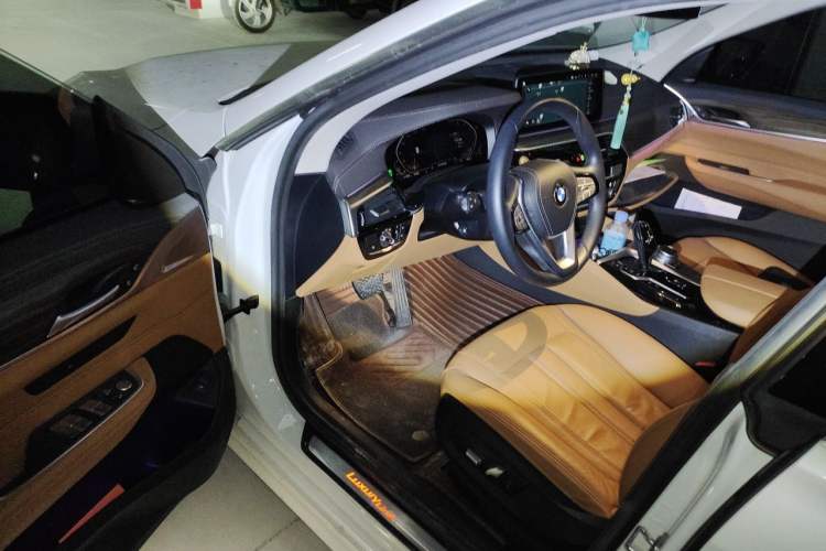 Used BMW 6 Series GT 2021 Updated 630i Luxury Design Package Driver Seat