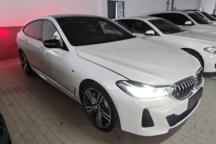 Used BMW 6 Series GT 2021 630i M Sport Package Front Right 45 Deg