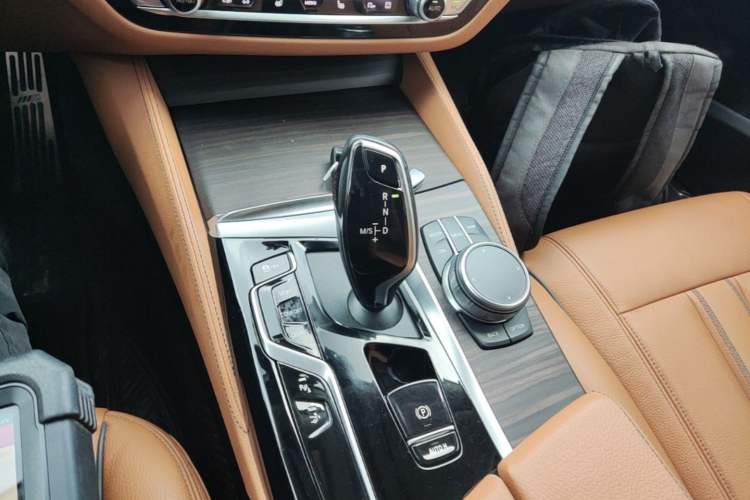 Used BMW 6 Series GT 2021 630i Luxury Design Package Gear Lever