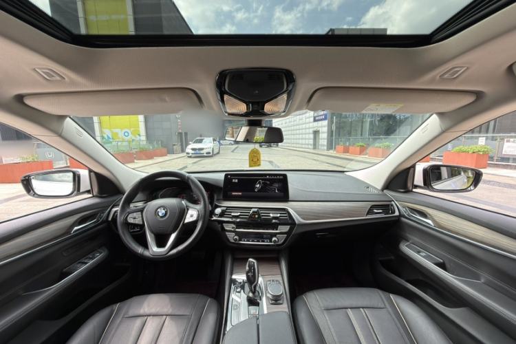 Used BMW 6 Series GT 2021 630i Luxury Design Package Interior 9