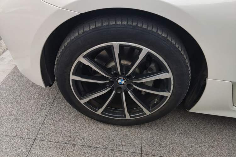 Used BMW 6 Series GT 2021 630i Luxury Design Package Left Front Wheel Hub