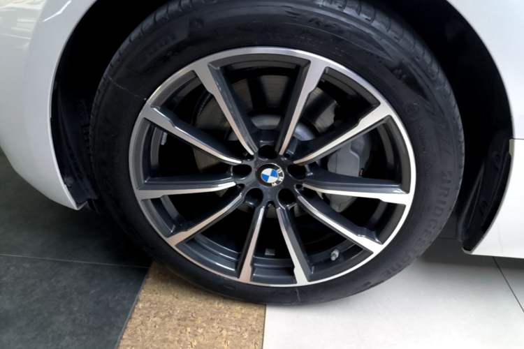 Used BMW 6 Series GT 2021 Updated 630i Luxury Design Package Left Front Wheel Hub