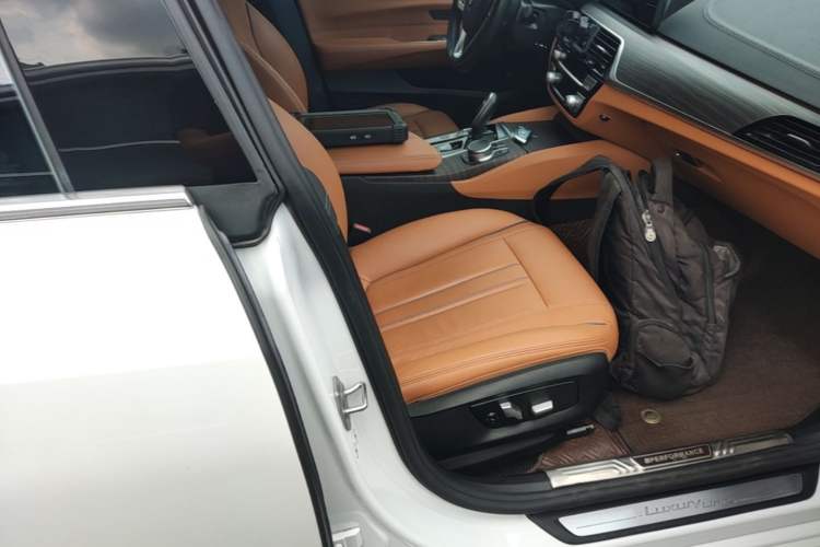 Used BMW 6 Series GT 2021 630i Luxury Design Package Right Front Seat