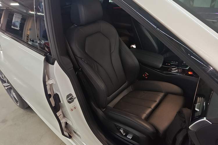 Used BMW 6 Series GT 2021 Restyled 630i M Sport Package Right Front Seat