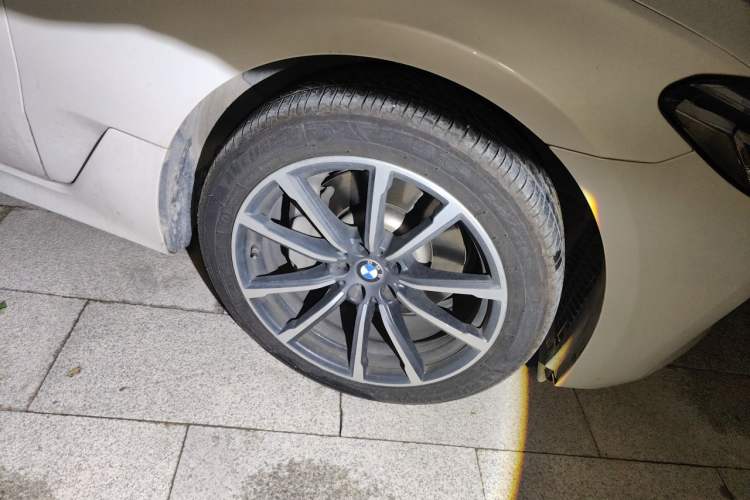 Used BMW 6 Series GT 2021 630i Luxury Design Package Right Front Wheel Hub