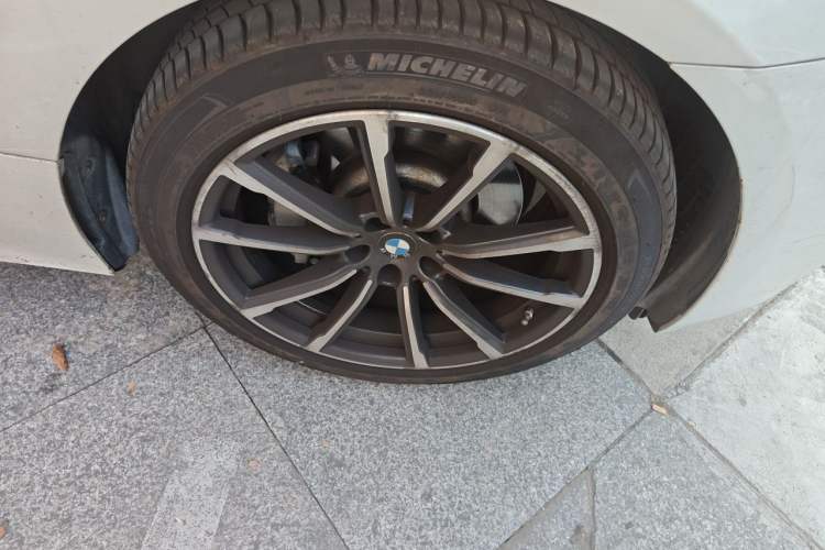 Used BMW 6 Series GT 2021 630i Luxury Design Package Right Front Wheel Hub